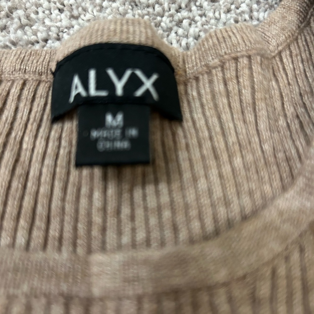 Sweater - Picture 4 of 6